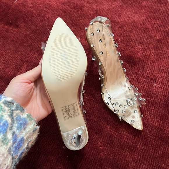 Heels - Picture 3 of 3